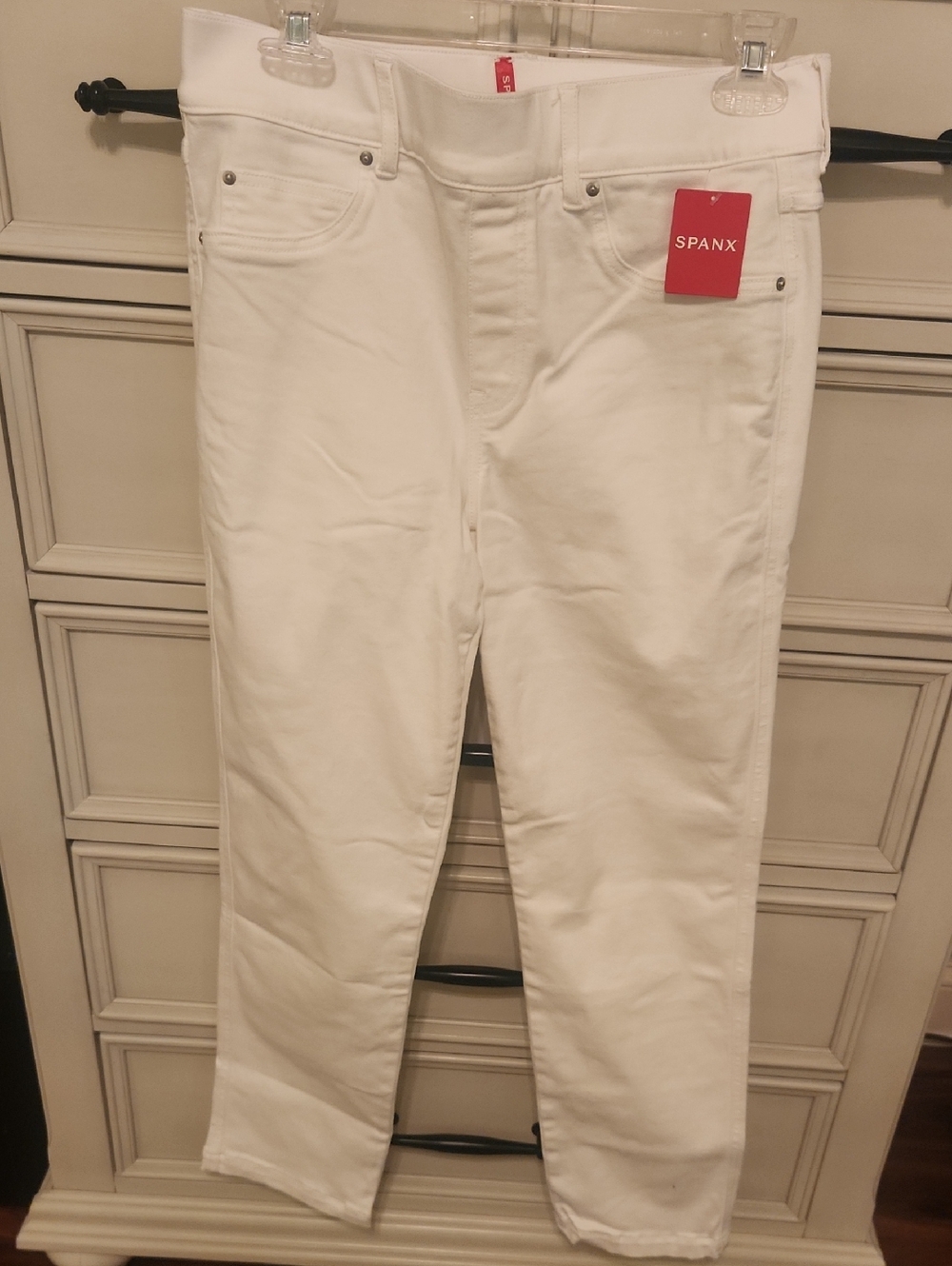 NWT SPANX Womens White Slim Straight Jeans. Tpo Big For Me. Great Deal!!